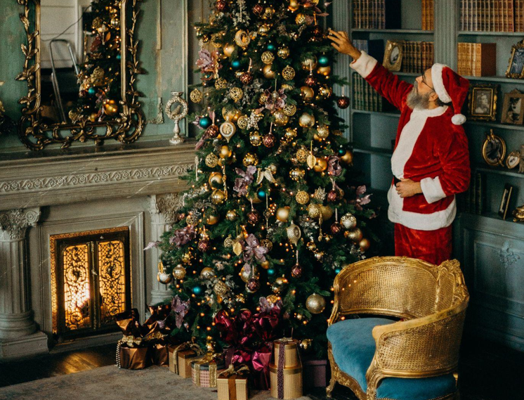 The Best Christmas Wreaths and Slim Christmas Trees to Decorate Your Cruise Ship Cabin